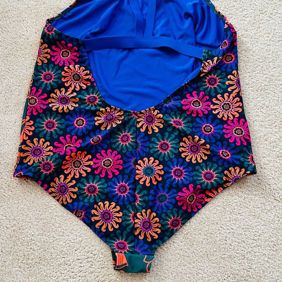 Adidas One Piece Swimsuit - Picture 5 of 6